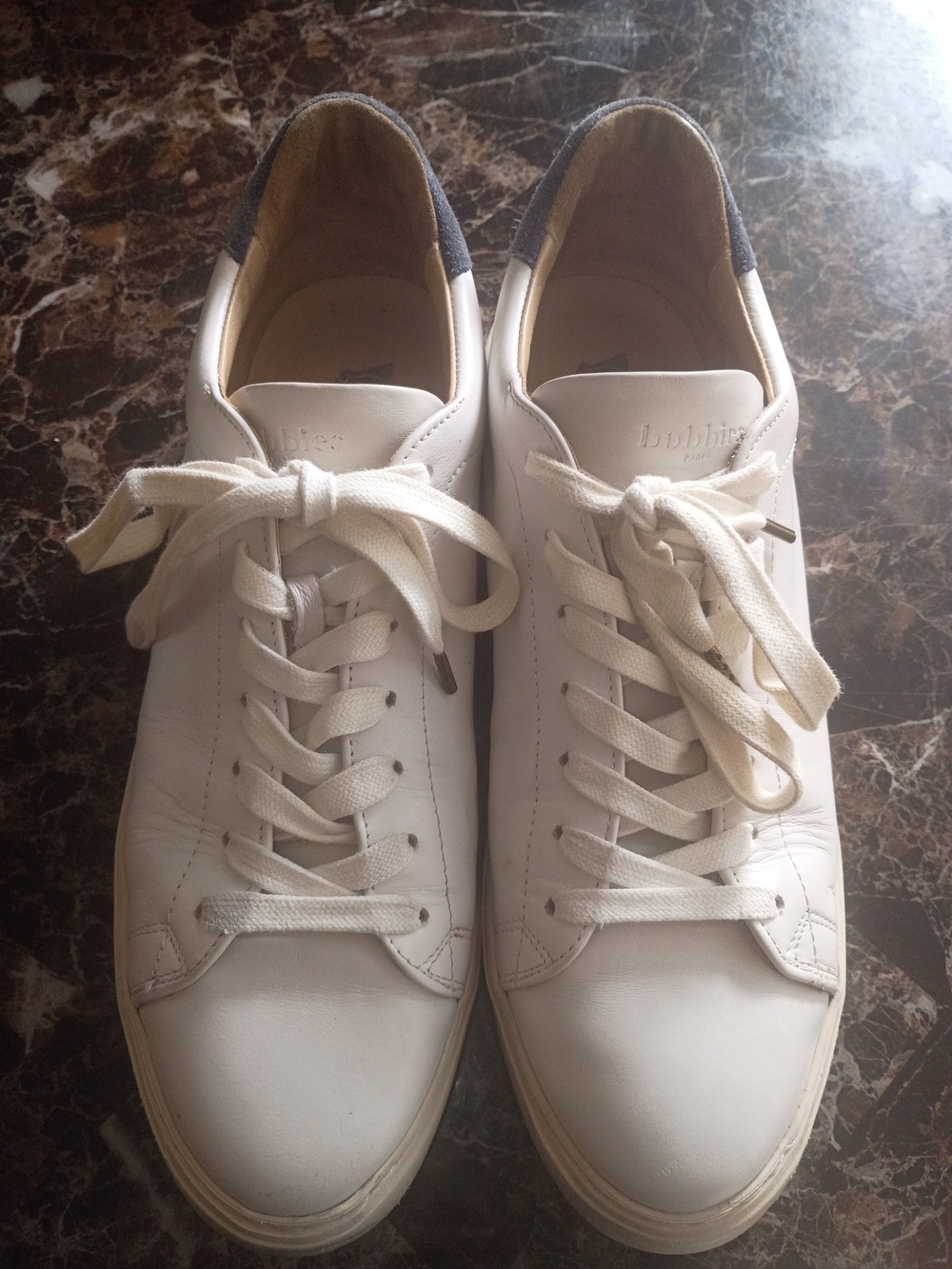 Men’s White Leather Low-Top Sneakers with Gray Heel Accent